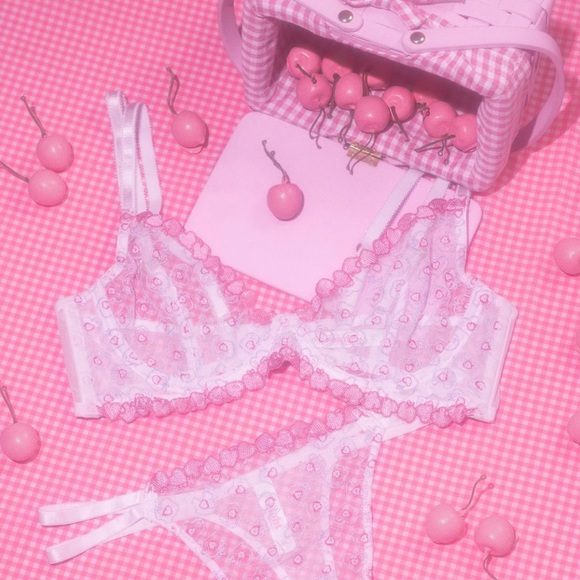 Forbidden fruit - Picture 3 of 3